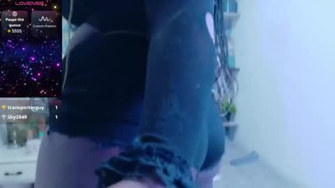 Snapshot of miss_evans_ chatting on April 2026 03:38:02 PM miss_evans_ online show from April 2026 03:38:02 PM