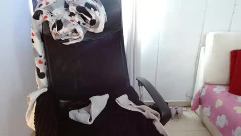 Miss Evoleth online show from November 2025 03:33:02 PM