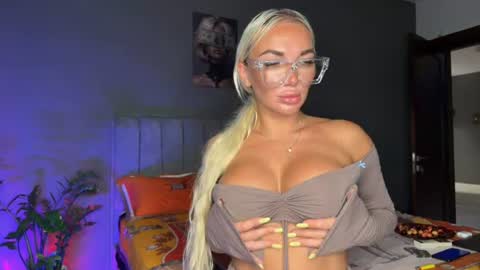 Snapshot of miss_jessica_x chatting on June 2026 06:34:02 PM Jess online show from June 2026 06:34:02 PM