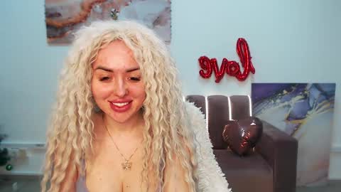 Snapshot of miss_kiten chatting on February 2025 10:00:01 PM miss_kiten online show from February 2025 10:00:01 PM