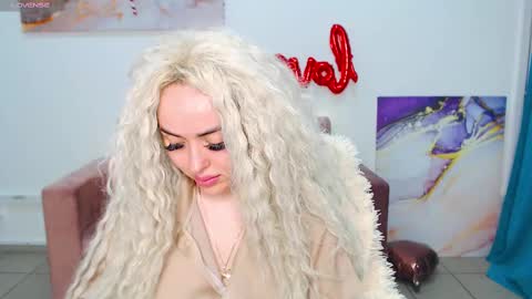 Snapshot of miss_kiten chatting on February 2025 12:14:01 AM miss_kiten online show from February 2025 12:14:01 AM