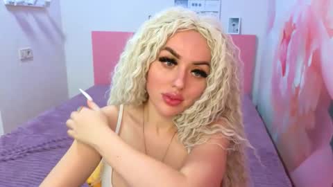 Snapshot of miss_kiten chatting on September 2025 06:51:01 PM miss_kiten online show from September 2025 06:51:01 PM