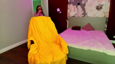 miss_kiten online show from April 2026 01:30:01 AM