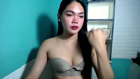 Snapshot of miss_precious_xx chatting on March 2026 02:50:01 AM Precious online show from March 2026 02:50:01 AM