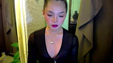 Snapshot of miss_precious_xx chatting on May 2026 12:32:01 PM Precious online show from May 2026 12:32:01 PM