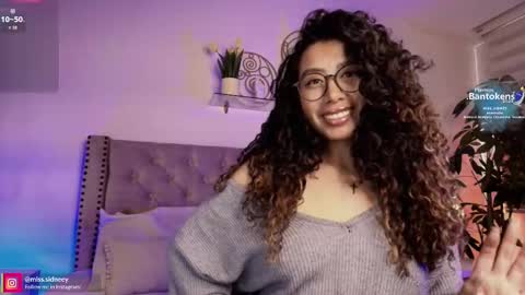 Amy Olivera online show from October 2025 01:08:02 PM