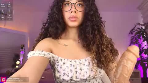 Amy Olivera online show from November 2025 01:10:02 PM