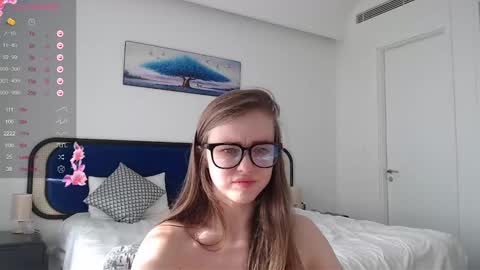 Snapshot of miss_sweetbb chatting on February 2025 09:00:02 AM Bella online show from February 2025 09:00:02 AM