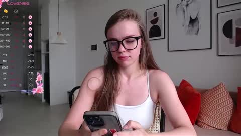 Snapshot of miss_sweetbb chatting on March 2025 02:51:02 AM Bella online show from March 2025 02:51:02 AM