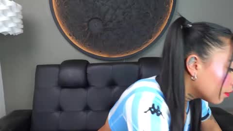 Vaiolette online show from March 2026 11:17:01 AM