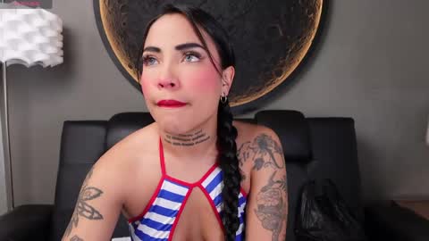 Snapshot of miss_vaiolette chatting on June 2026 11:04:02 AM Vaiolette online show from June 2026 11:04:02 AM