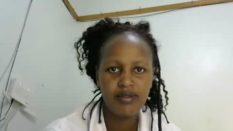 Snapshot of miss_vall chatting on January 2025 08:15:01 AM miss_vall online show from January 2025 08:15:01 AM