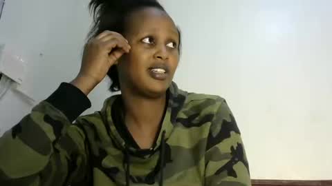 Snapshot of miss_vall chatting on January 2025 08:40:02 AM miss_vall online show from January 2025 08:40:02 AM