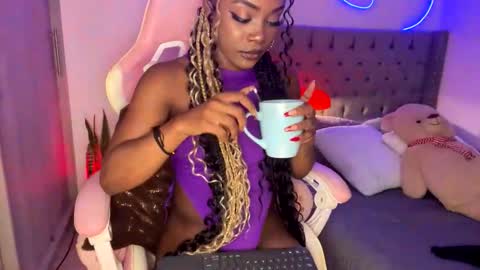 Snapshot of miss_west chatting on December 2024 07:51:02 AM Tay Tay Independent Model online show from December 2024 07:51:02 AM