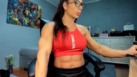 Alesyamuscledoll online show from November 2025 09:51:02 PM