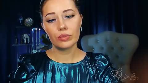 Snapshot of missbeverlymills chatting on May 2026 05:12:01 AM The divine Beverly online show from May 2026 05:12:01 AM
