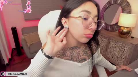 Camila Flores online show from October 2025 01:09:01 PM