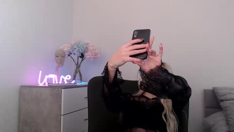 EMMA online show from January 2025 01:11:01 PM