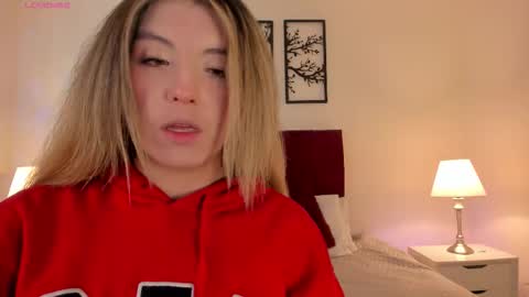 Bella Castillo online show from October 2025 01:02:02 PM