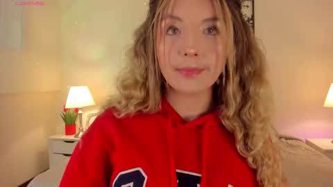 Bella Castillo online show from November 2025 12:48:01 PM
