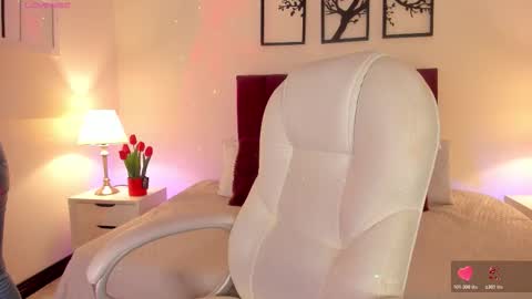 Bella Castillo online show from December 2025 12:43:01 PM