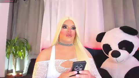 kassandra lazcano online show from July 2026 12:35:02 AM