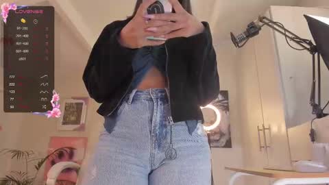 Ania online show from March 2025 01:49:01 PM