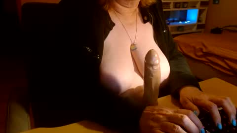 Snapshot of misskittyfox chatting on February 2026 05:56:01 AM MissKittyFox online show from February 2026 05:56:01 AM