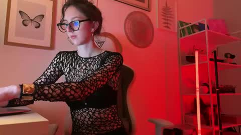 misslalii online show from May 2026 08:38:01 PM