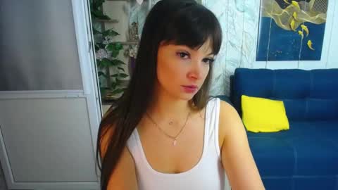 MissLaura online show from November 2025 06:38:02 AM