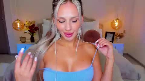 Snapshot of misslou_ chatting on August 2026 05:31:01 AM Lou online show from August 2026 05:31:01 AM