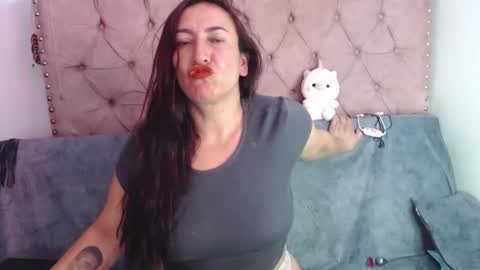 Snapshot of misslucyy1 chatting on January 2026 09:07:02 PM luccy online show from January 2026 09:07:02 PM