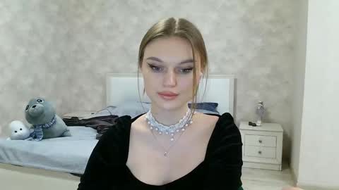 Snapshot of missmariat chatting on February 2025 04:39:02 PM OneGoddess online show from February 2025 04:39:02 PM