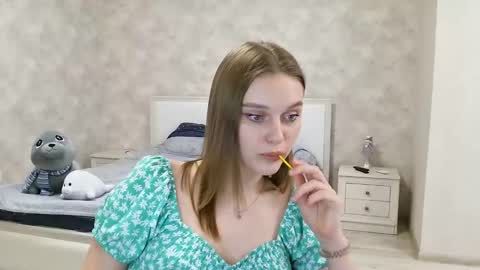 Snapshot of missmariat chatting on February 2025 05:07:02 PM OneGoddess online show from February 2025 05:07:02 PM