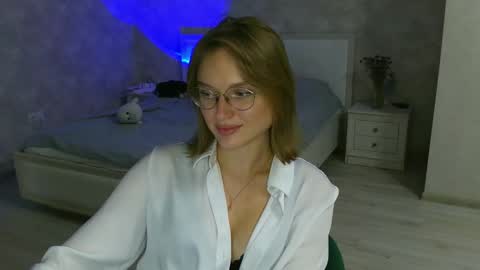 Snapshot of missmariat chatting on October 2025 06:41:01 PM OneGoddess online show from October 2025 06:41:01 PM