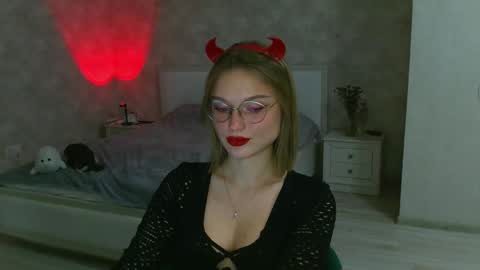 Snapshot of missmariat chatting on October 2025 06:48:01 PM OneGoddess online show from October 2025 06:48:01 PM