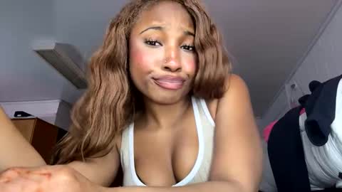 missmarimac online show from February 2026 10:52:01 PM