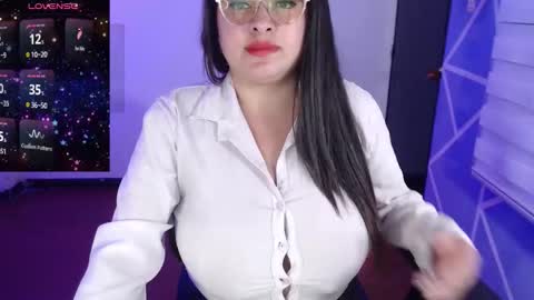 Miia online show from November 2025 03:12:01 PM