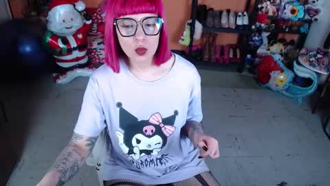 Miss Mia online show from December 2025 07:11:02 PM