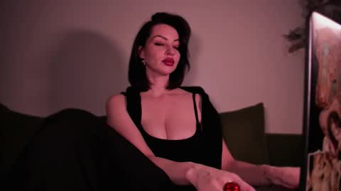   online show from November 2025 07:59:02 PM