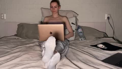 missmiroslava online show from April 2026 04:15:02 PM