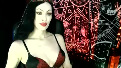 Snapshot of missmoondoll chatting on April 2026 04:43:02 AM MissMoonDoll online show from April 2026 04:43:02 AM