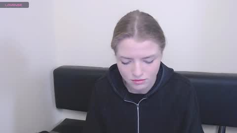 Snapshot of missoliviaa_ chatting on December 2024 11:36:02 AM Olivia online show from December 2024 11:36:02 AM