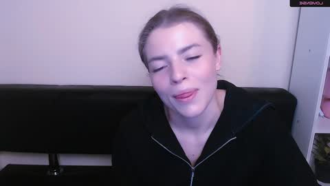 Snapshot of missoliviaa_ chatting on January 2025 12:08:01 PM Olivia online show from January 2025 12:08:01 PM