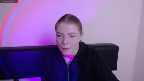 Snapshot of missoliviaa_ chatting on October 2025 12:53:02 PM Olivia online show from October 2025 12:53:02 PM