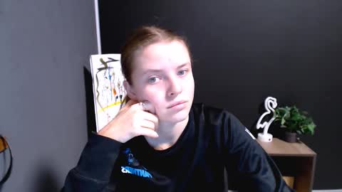 Olivia online show from November 2025 01:44:01 PM