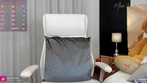 Snapshot of misspaulina__ chatting on February 2025 02:29:01 AM Pau Giraldo online show from February 2025 02:29:01 AM