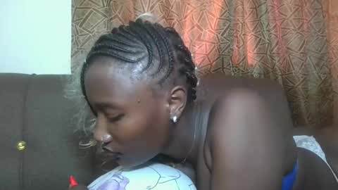 pretty gal online show from November 2025 02:05:01 PM