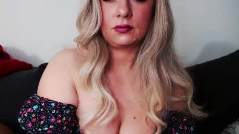 Missqueen1416 online show from March 2025 06:18:02 AM