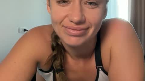 Snapshot of missroriann chatting on May 2026 11:32:01 PM missroriann online show from May 2026 11:32:01 PM
